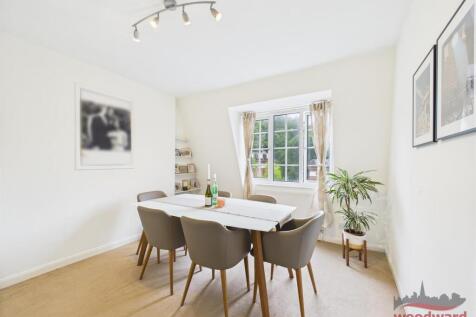 Bedroom/Dining Room