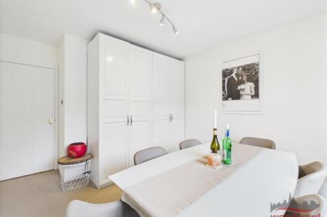 Bedroom/Dining Room