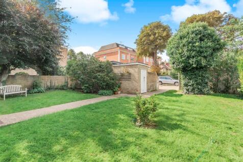5 Drummond Court - Gardens.jpg