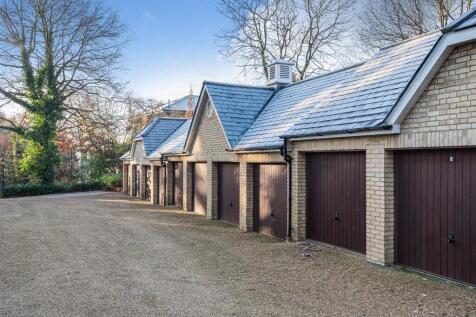 15 The Mount House - Garages.jpg