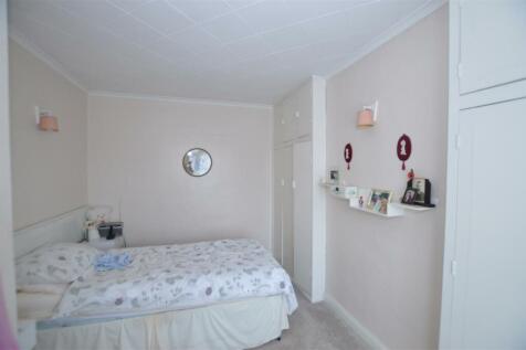 230 Lyndhurst Avenue bed 1.JPG