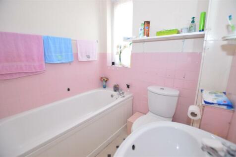 230 Lyndhurst Avenue bath.JPG