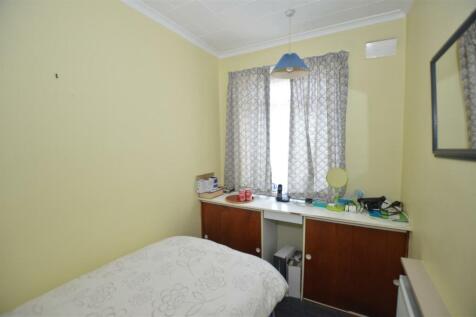 230 Lyndhurst Avenue bed 3.JPG