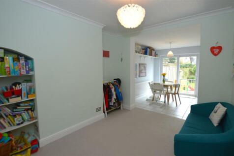 78 Wills Crescent family room.JPG