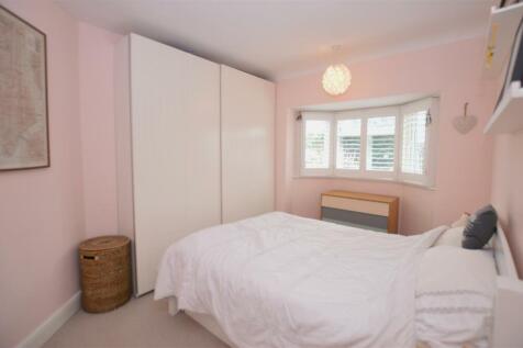 78 Wills Crescent bed1.JPG