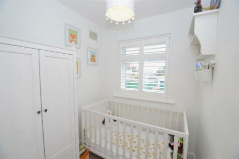 78 Wills Crescent bed3.JPG