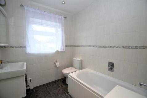 78 Wills Crescent bathroom.JPG