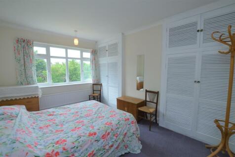 77 Constance Road bed2.JPG