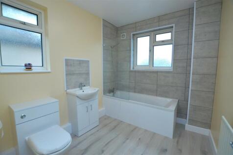 25 Bridge Way bathroom wc.JPG