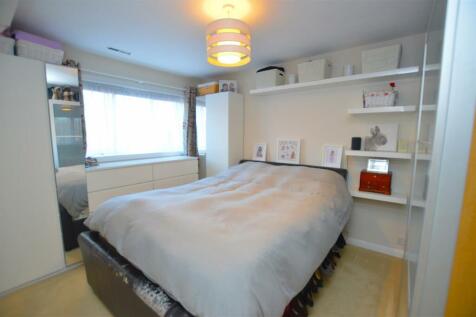 24 Thatchers Way bed1.JPG