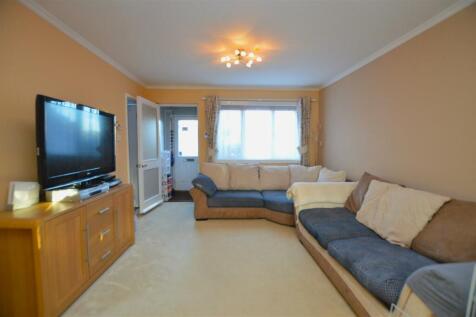 24 Thatchers Way living room.JPG