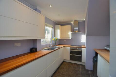24 Thatchers way kitchen.JPG