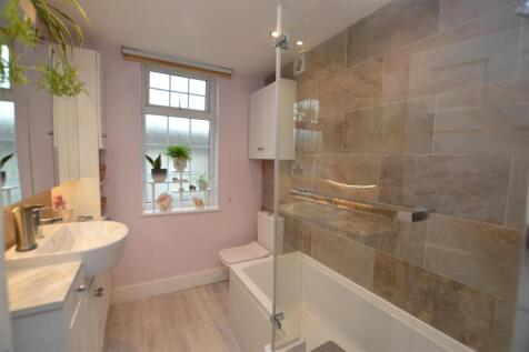 43 Station Road bath.JPG