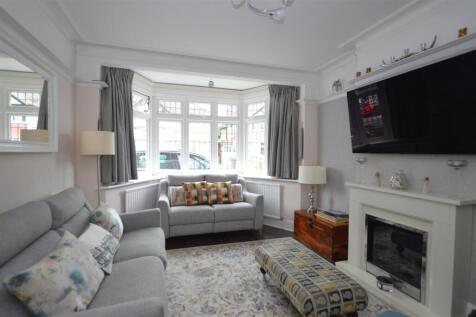 32 Montrose Ave living room.JPG