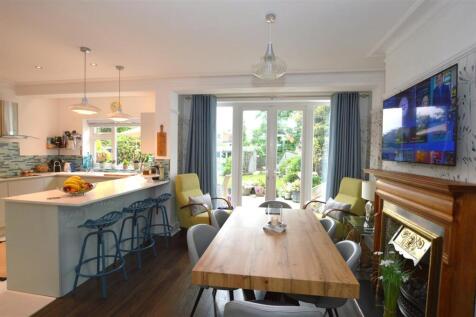 32 Montrose Ave dining area.JPG