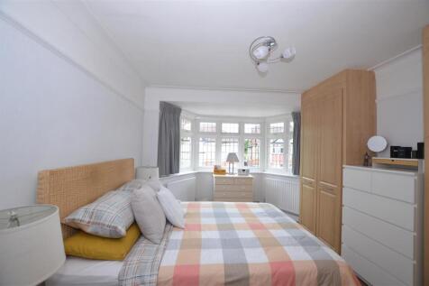32 Montrose Ave bed 1 a.JPG