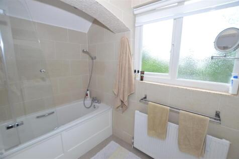 32 Montrose Ave bath a.JPG