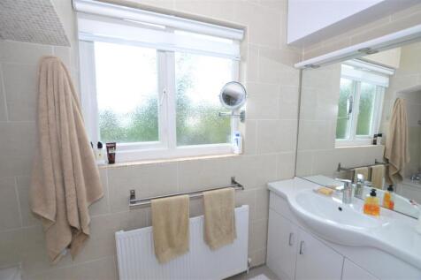 32 Montrose Ave bath.JPG