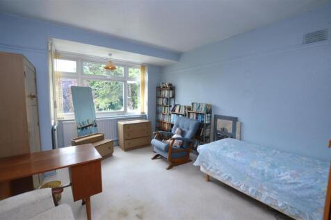 90 Ryecroft Avenue bed 2.JPG