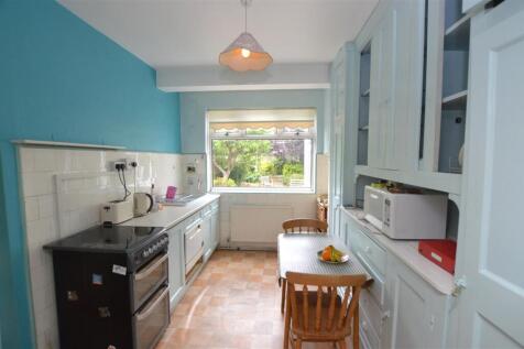 90 Ryecroft Avenue kit 2.JPG