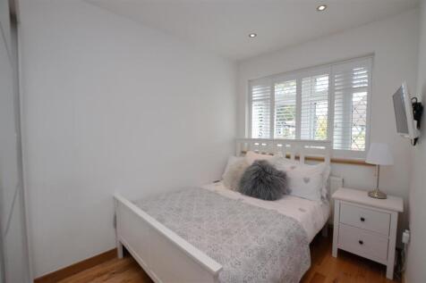 15 The Ridge bed3.JPG