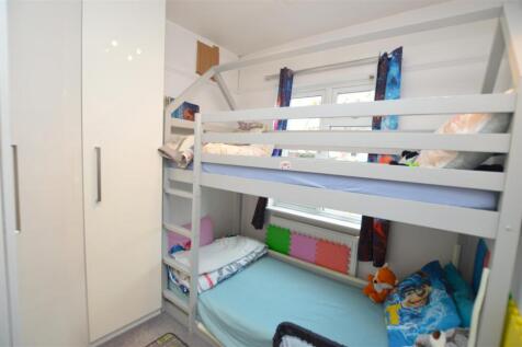 245 Argyle Avenue bed2.JPG