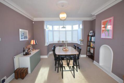 5 Millwood Road 2025 din area a.JPG