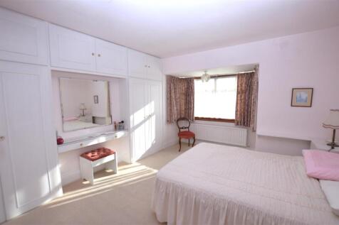 11 Bryanstone Avenue bed 1 rear a.JPG