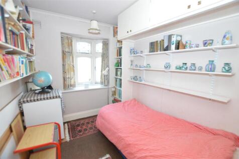 11 Bryanstone Avenue bed 3.JPG