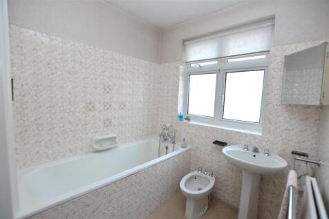 11 Bryanston Ave bath.JPG