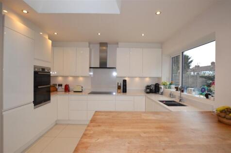 39 Derwent Road kitchen.JPG
