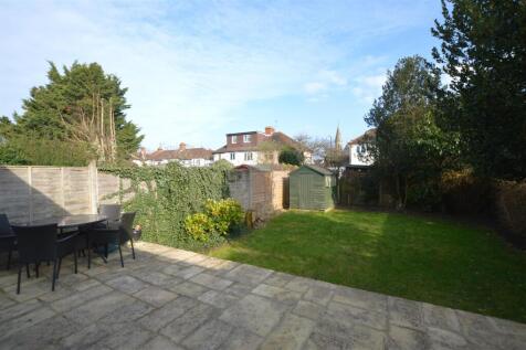 39 Derwent Road garden sunny.JPG