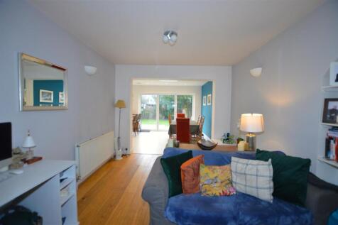 39 Derwent Road living room2.JPG
