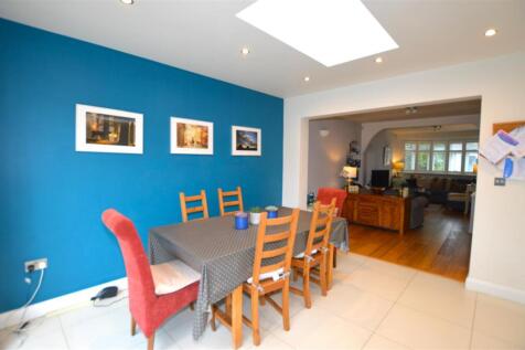 39 Derwent Road dining room.JPG