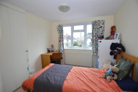 39 Derwent Road bed2.JPG