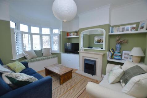 233 Whitton Dene living room.JPG