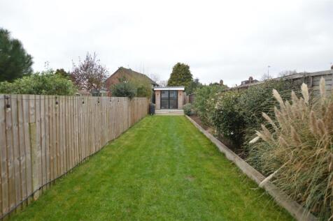 233 Whitton Dene gdn .JPG