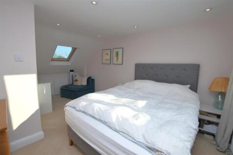 233 Whitton Dene bed 4a.JPG
