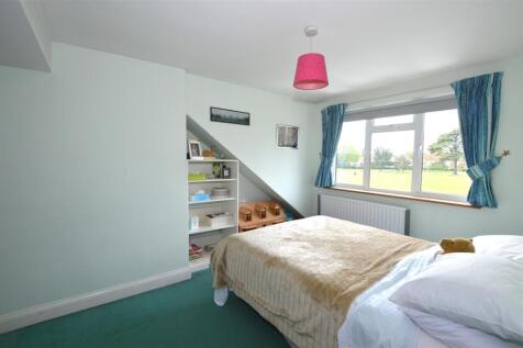 29 Old Manor Drive bed top.JPG