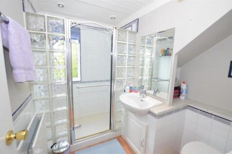 29 Old Manor Drive shower room.JPG