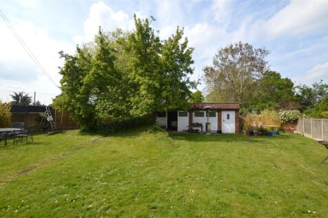 29 Old Manor Drive gdn a.JPG