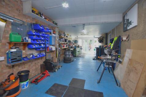 253 Nelson Road garage.JPG