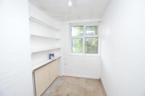 138 Whitton Road bed2.JPG