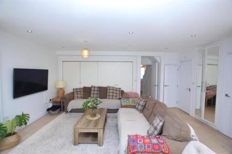 92 St Stephens Road living area 2.JPG
