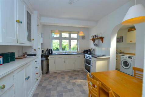 33 Strathearn Avenue kitchen.JPG