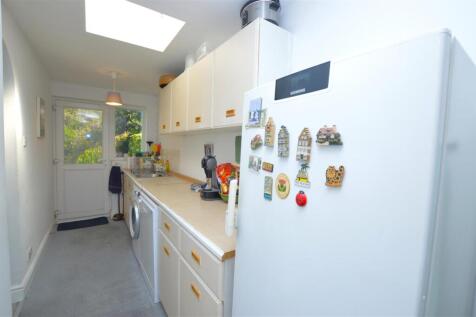33 Strathearn Avenue utility room.JPG