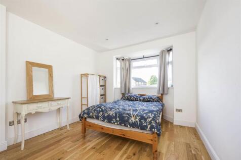 231 Whitton Dene bed 2.jpg