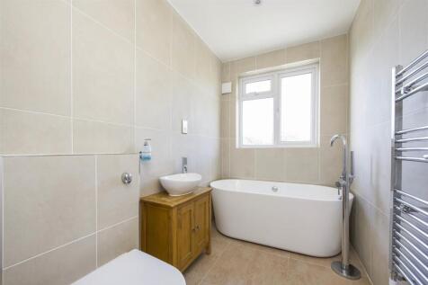 231 Whitton Dene bath fam.jpg