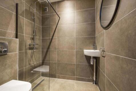 231 Whitton Dene ds shower.jpg