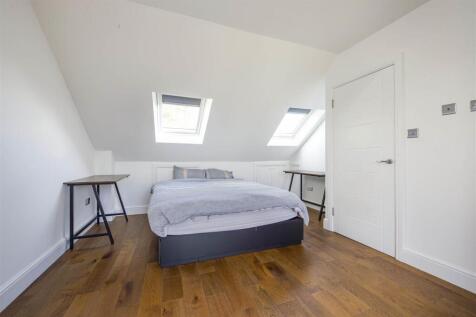 231 Whitton Dene bed top 2.jpg